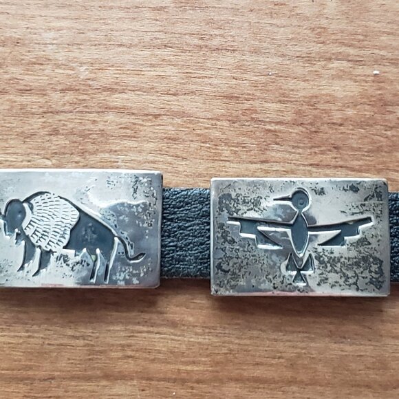 RARE signed Willie Yazzie Navajo storyteller belt with sterling silver conchos - Picture 2 of 3